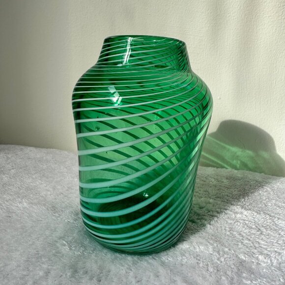 Vintage Chatham Glass Company Blown Glass Green & White Swirl Mini Vase 1987 - Picture 1 of 10